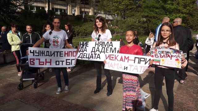 Протестиращите майки от Смолян поканиха д-р Дариткова на дискусия, останаха недоволни и пак протестираха