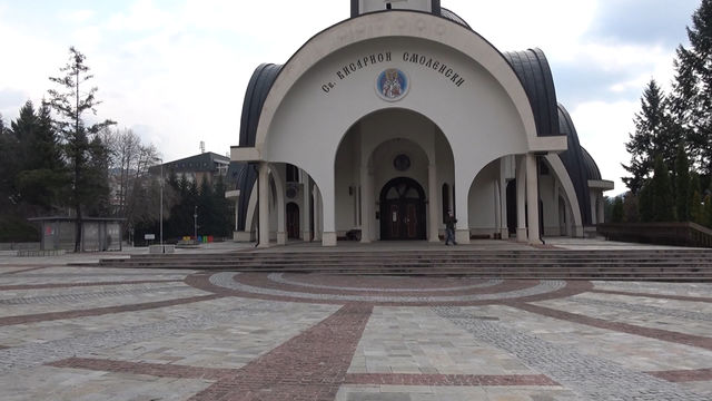 За Цветница и Великден ще има служби в православните храмове, от Църквата обаче призоваха вярващите да си останат вкъщи